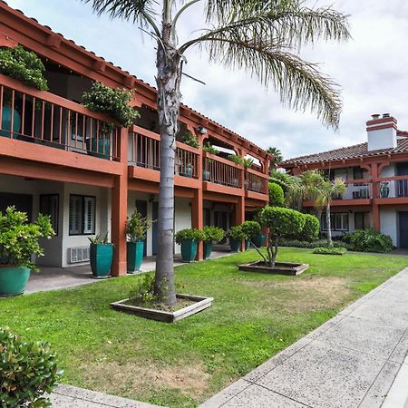 Campbell Inn Hotel Bagian luar foto