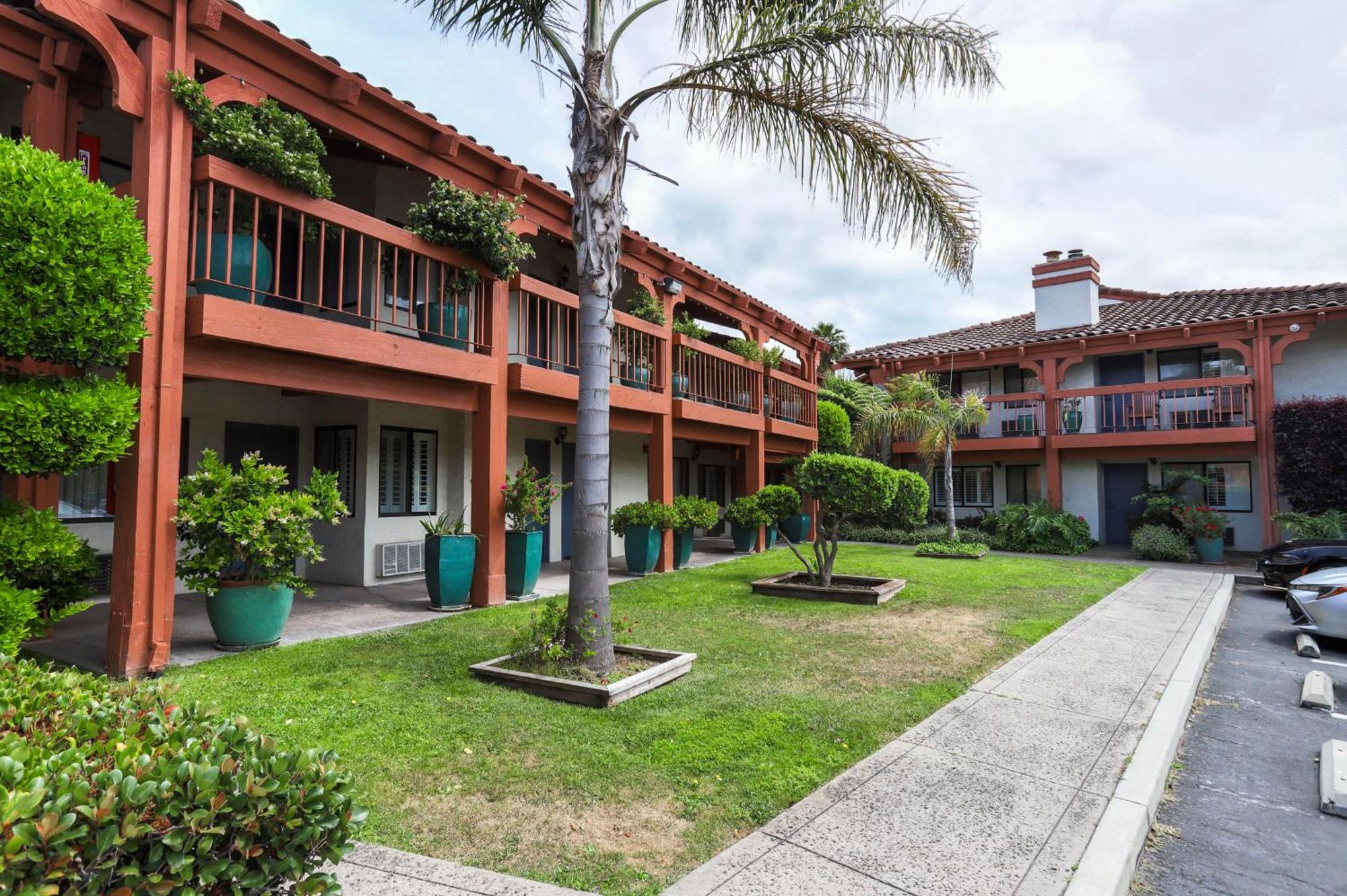Campbell Inn Hotel Bagian luar foto